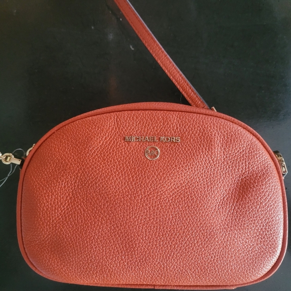 Michael Kors Jet Set Charm Bag ⭐️NWT!⭐️ Host Pick🤩 - Picture 6 of 7